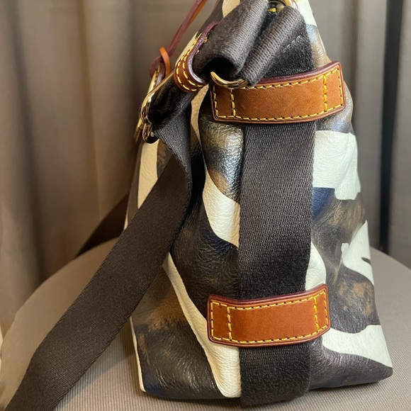 Dooney & Bourke Florentine Zebra Dome Satchel
🦓✨ Sloane Safari - Picture 3 of 4